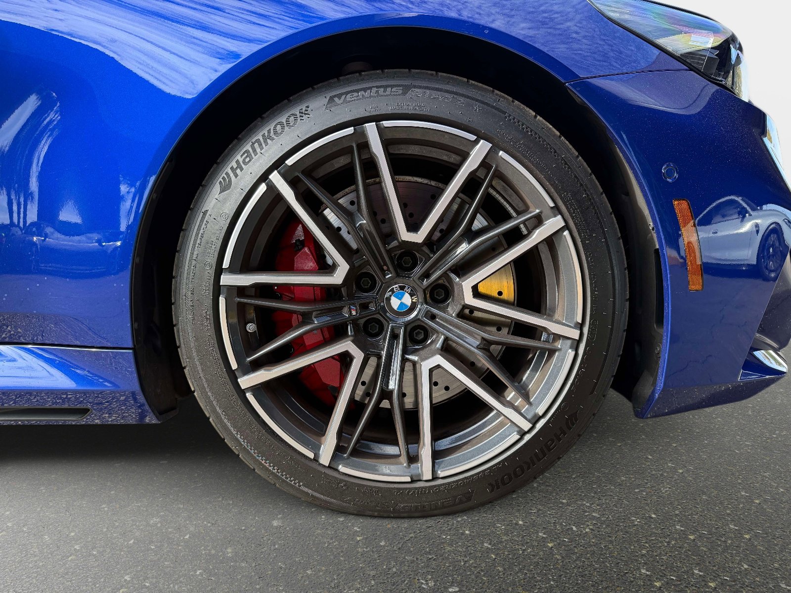 Used 2025 BMW M5 w/ Carbon Package image 22