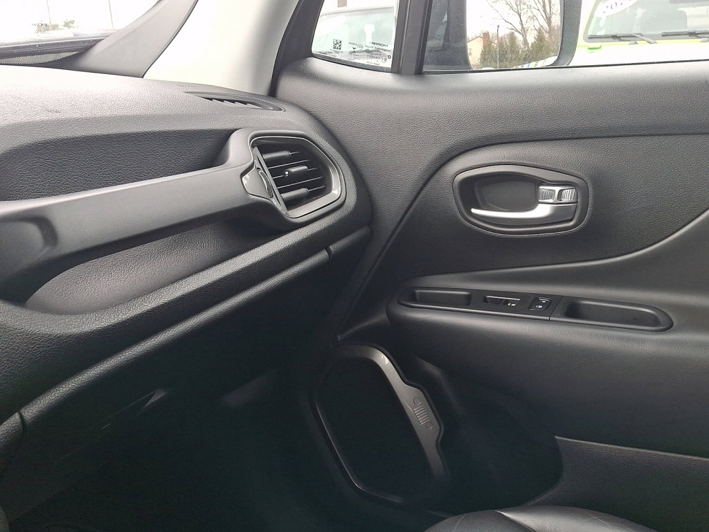 Used 2022 Jeep Renegade Limited image 31