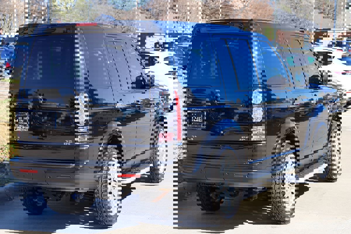 Used 2016 Land Rover LR4 HSE image 9