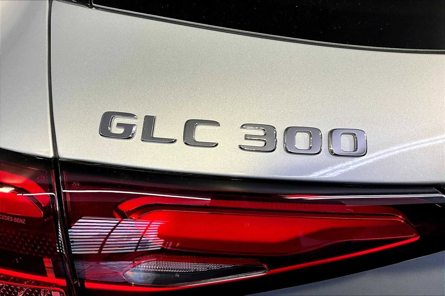 Used 2025 Mercedes-Benz GLC 300 4MATIC image 6