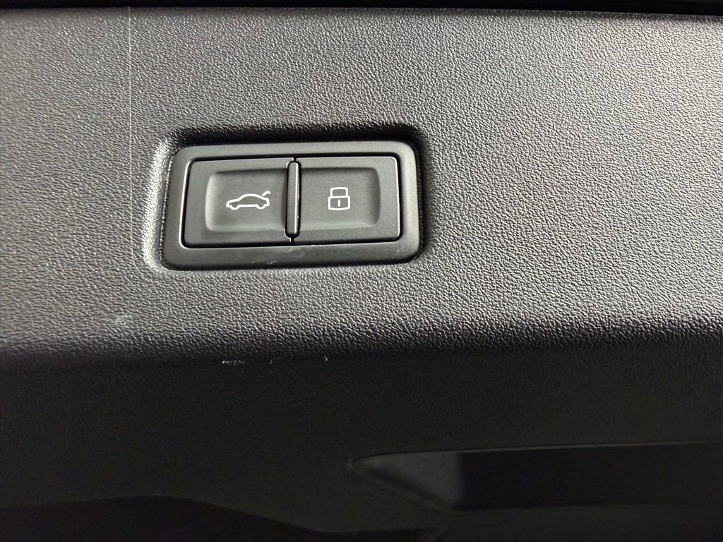 Used 2024 Audi Q4 e-tron Premium Plus w/ Premium Plus image 29