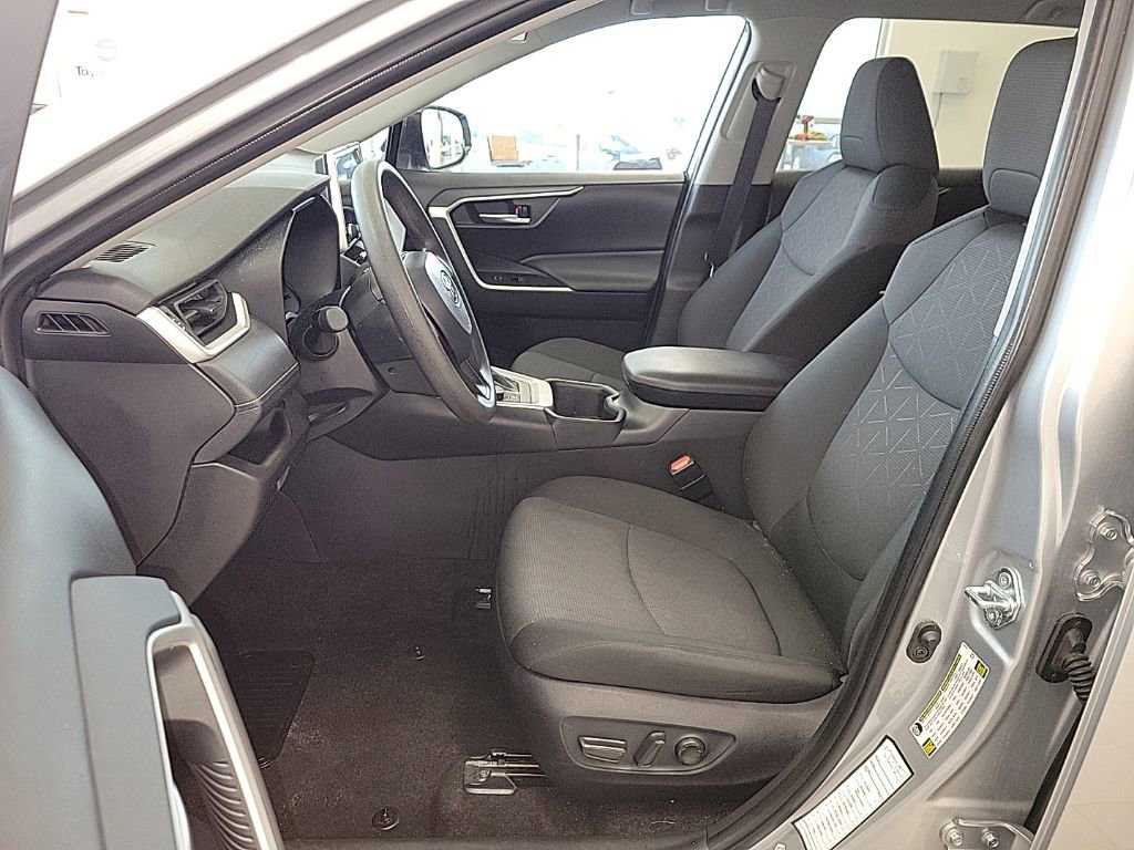 Used 2025 Toyota RAV4 XLE image 8