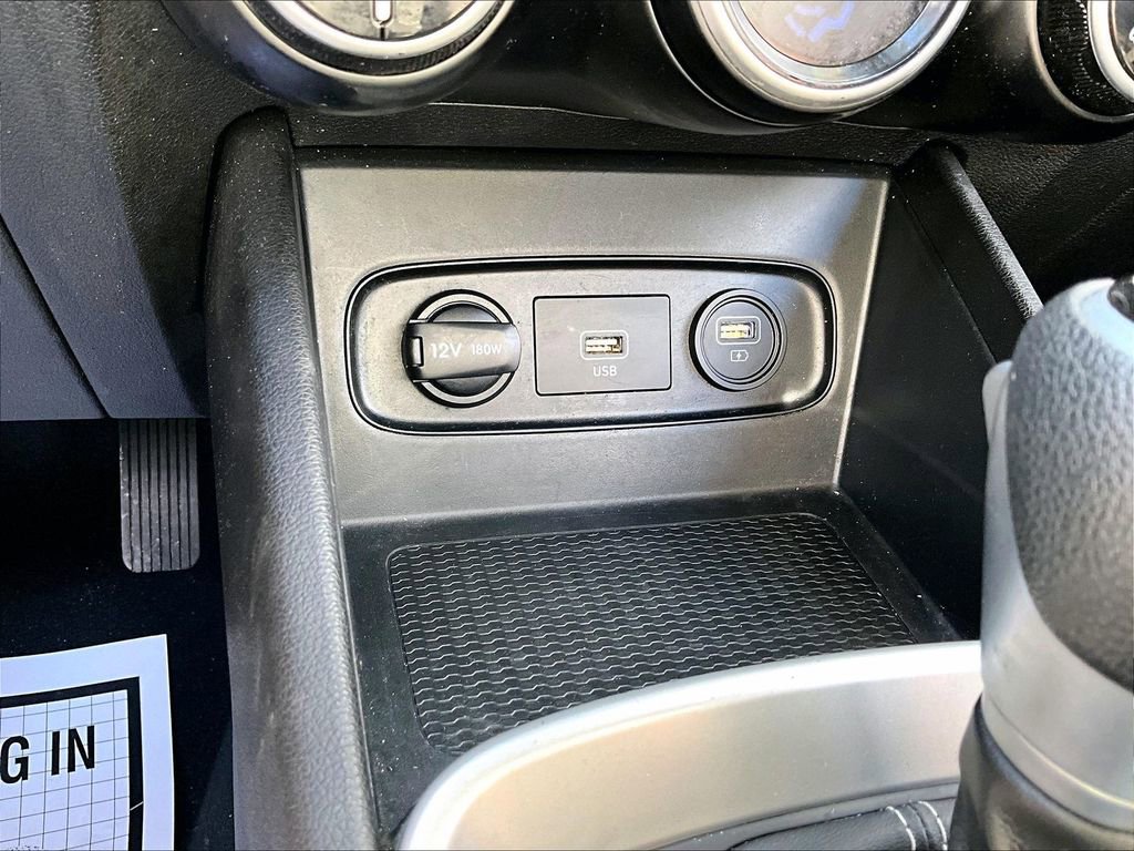 Used 2020 Hyundai Venue SEL image 28