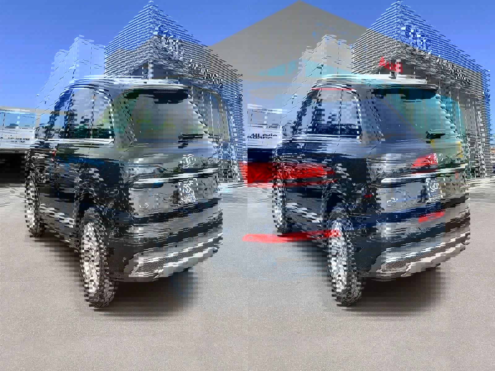 Used 2023 Audi Q7 2.0T Premium w/ Convenience Package image 2