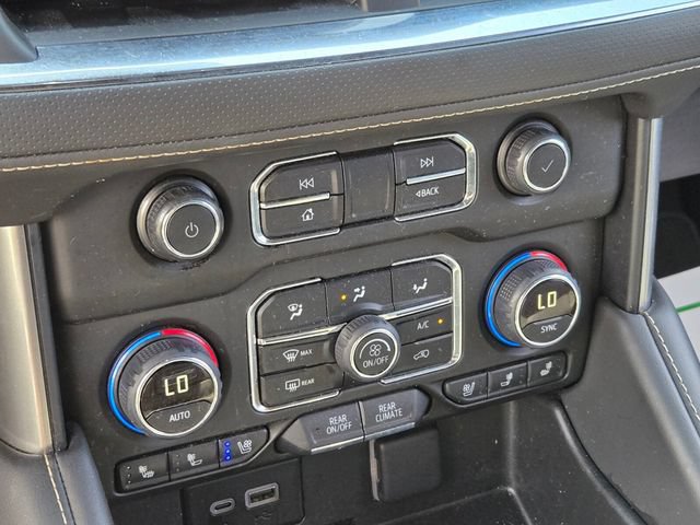 Used 2023 Chevrolet Suburban Premier AWD/4WD image 28