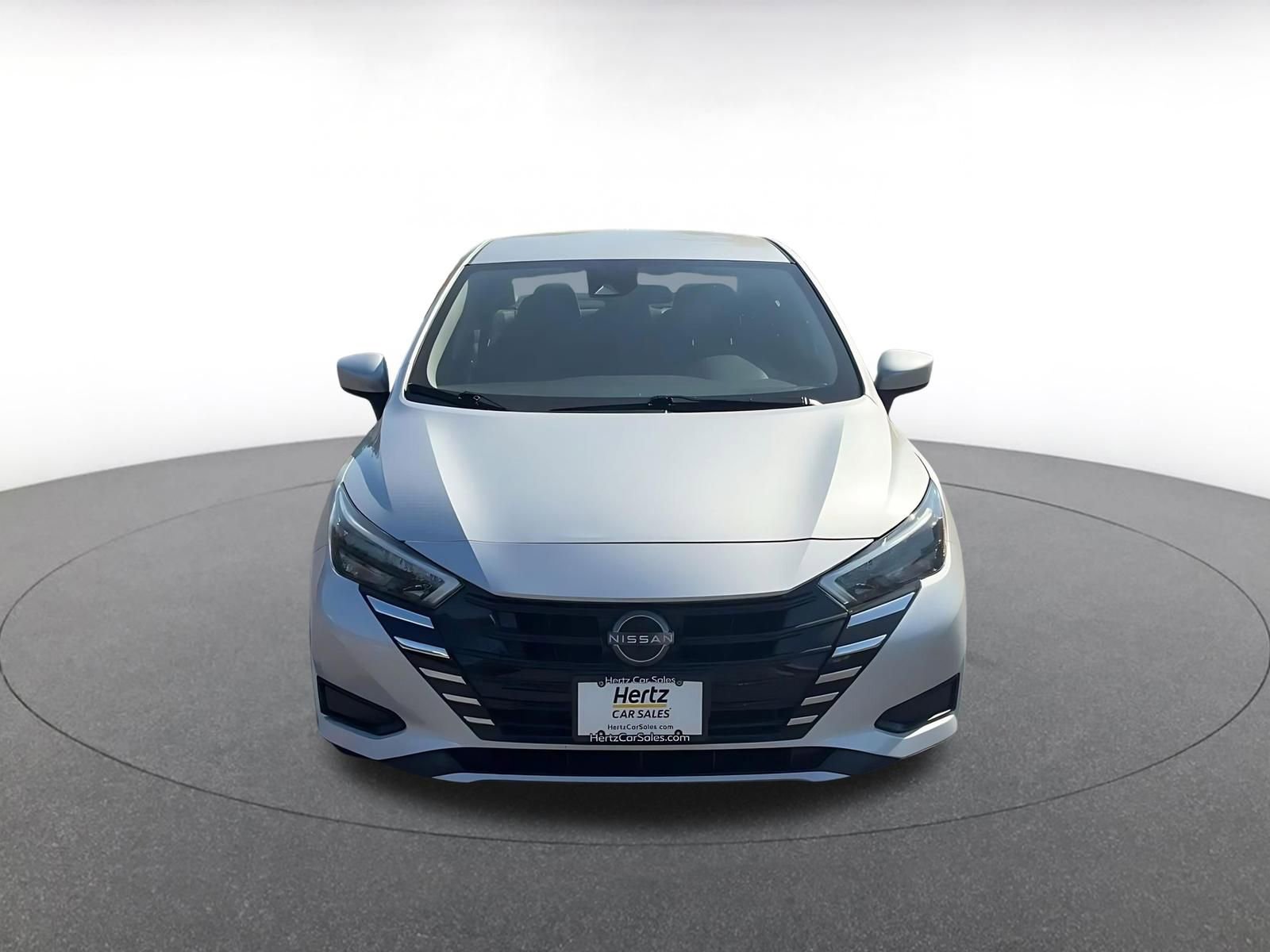 Used 2025 Nissan Versa SV image 4