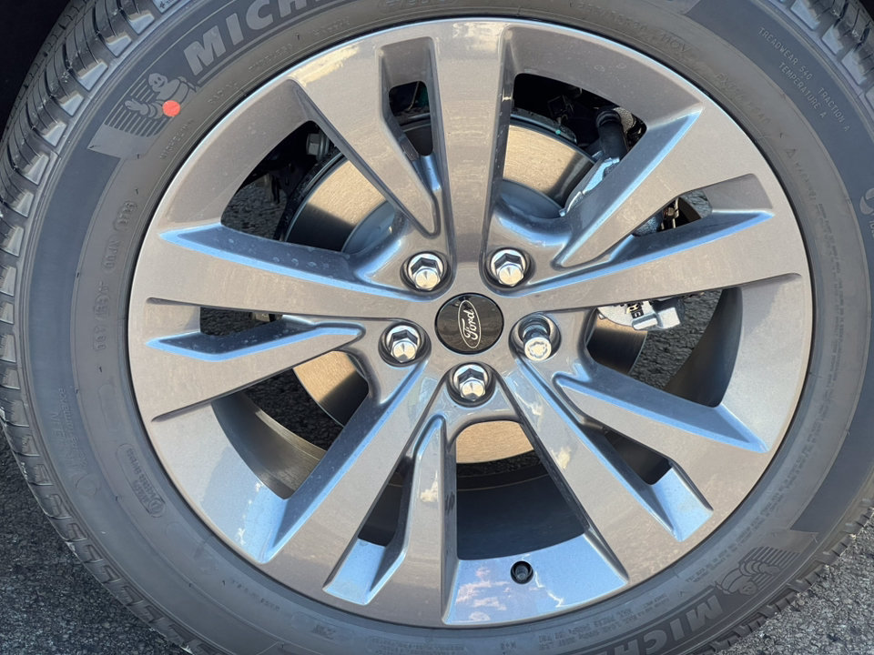 Used 2027 Ford Explorer Active AWD/4WD image 9