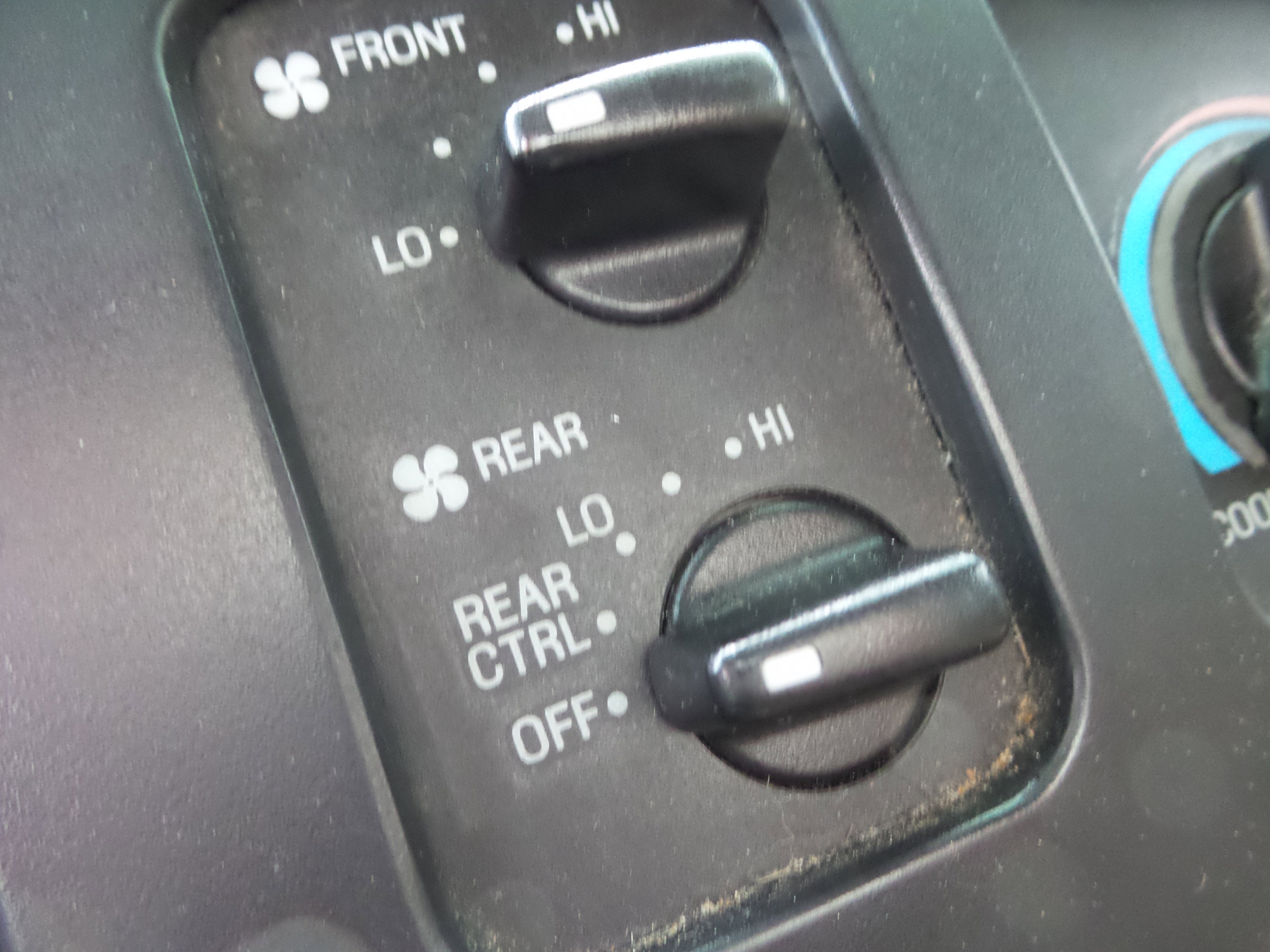 Used 2000 Ford E-150 and Econoline 150 RWD image 85
