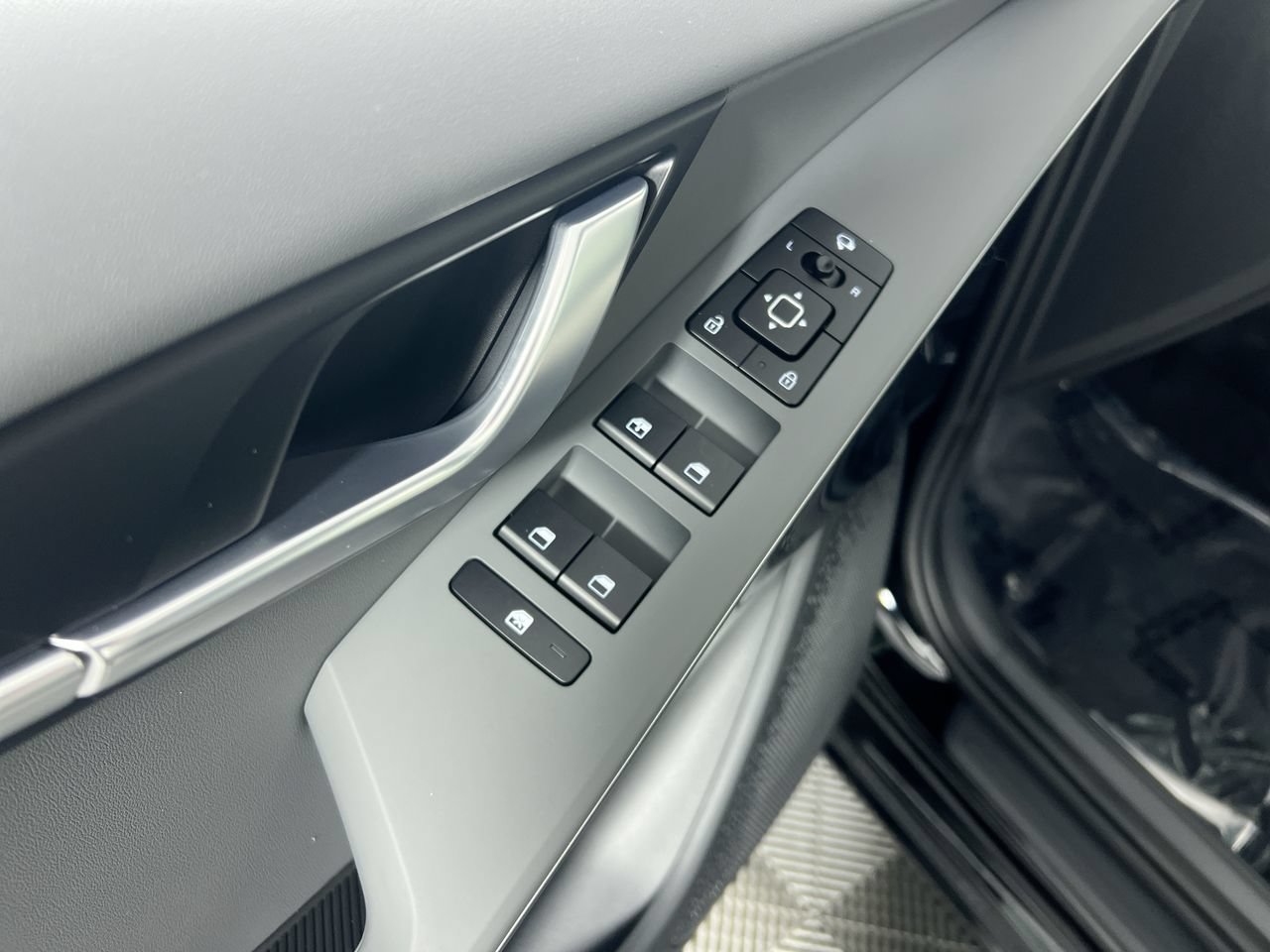 Certified 2025 Kia Niro EX Touring FWD image 16