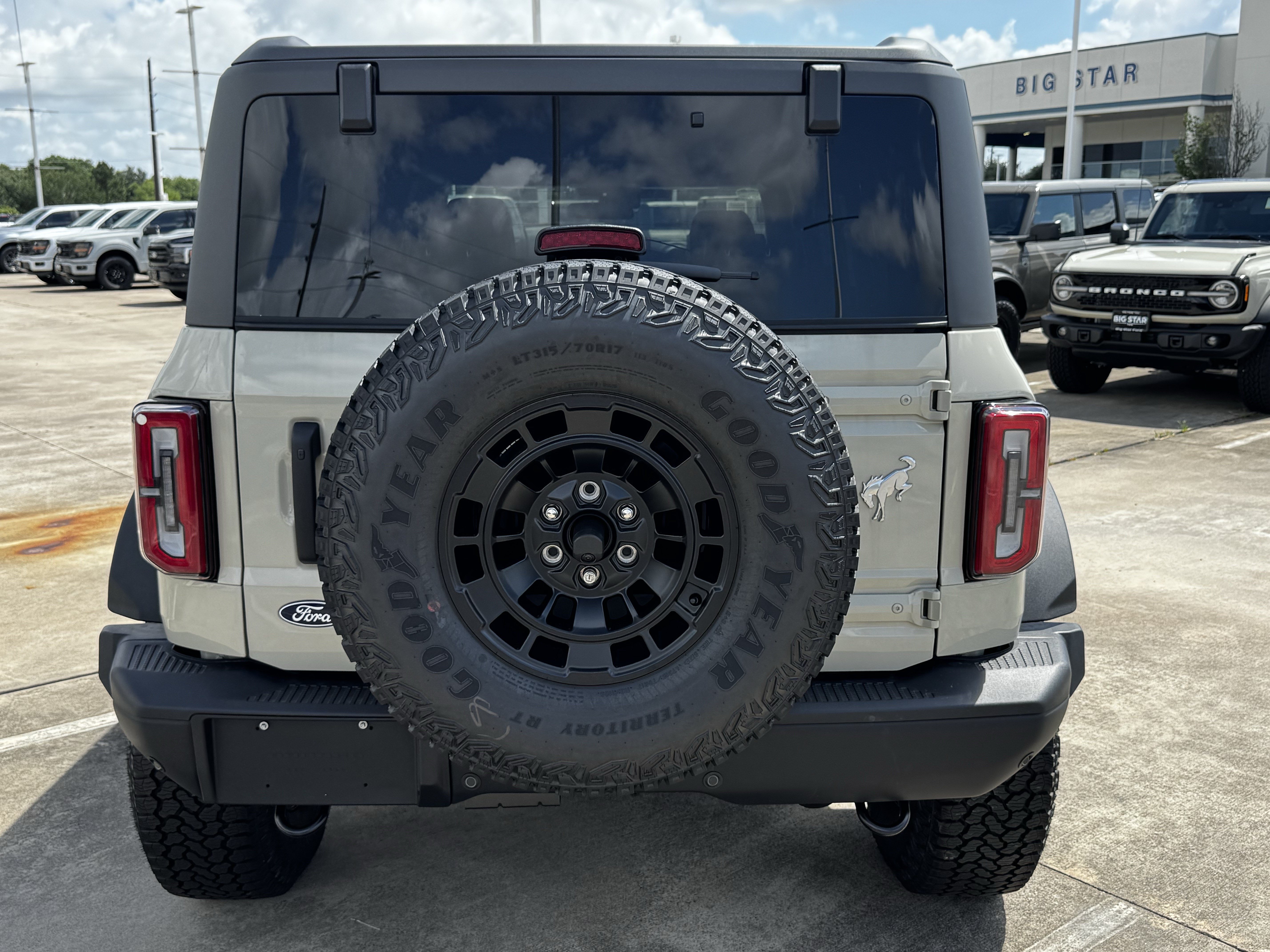 New 2026 Ford Bronco Badlands AWD/4WD image 9