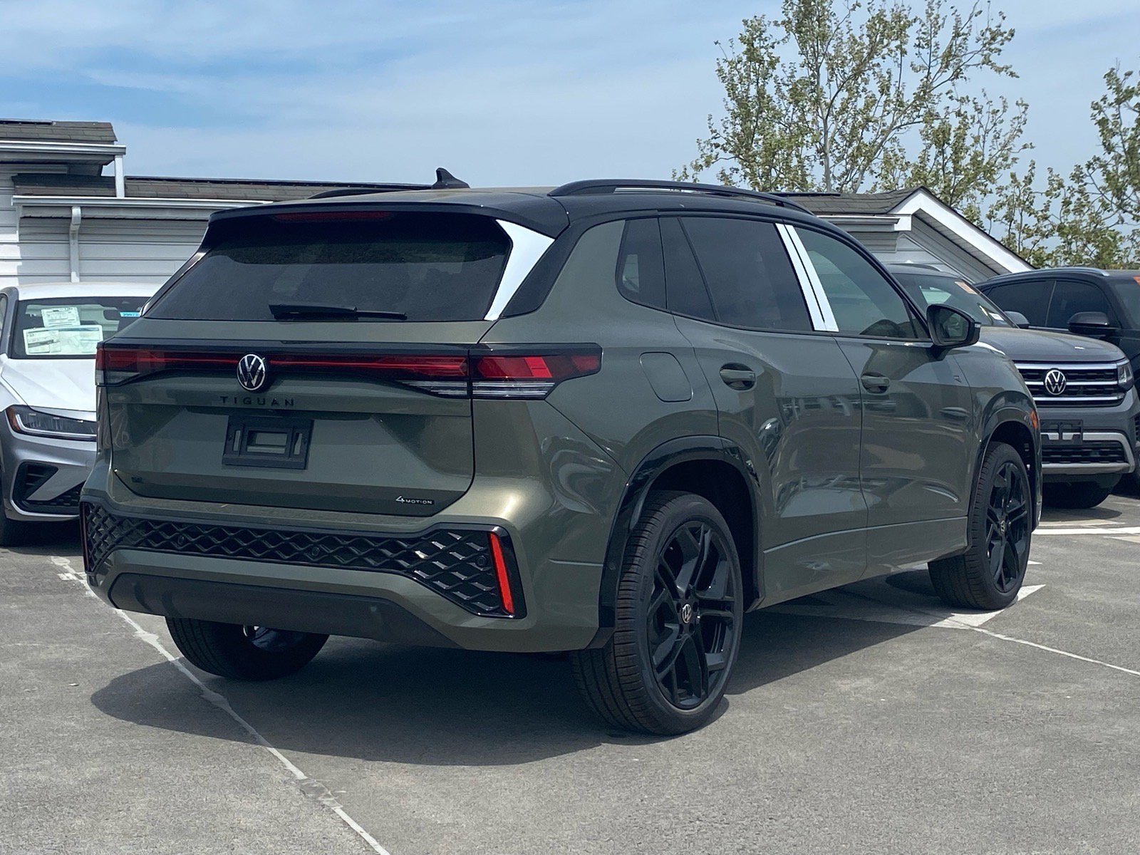 New 2026 Volkswagen Tiguan SE R-Line AWD/4WD image 3