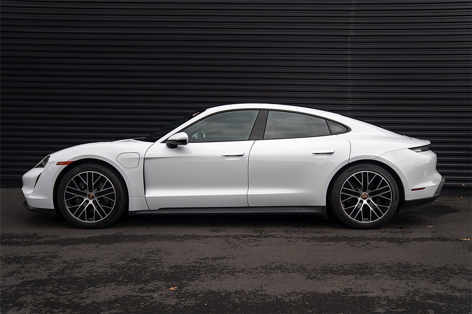 Certified 2023 Porsche Taycan image 2