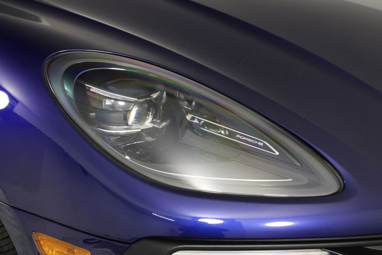 Certified 2023 Porsche Macan image 28