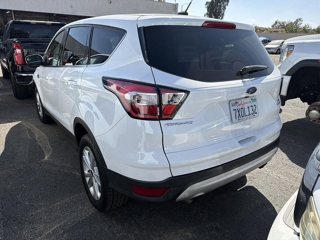 Used 2017 Ford Escape SE FWD image 3