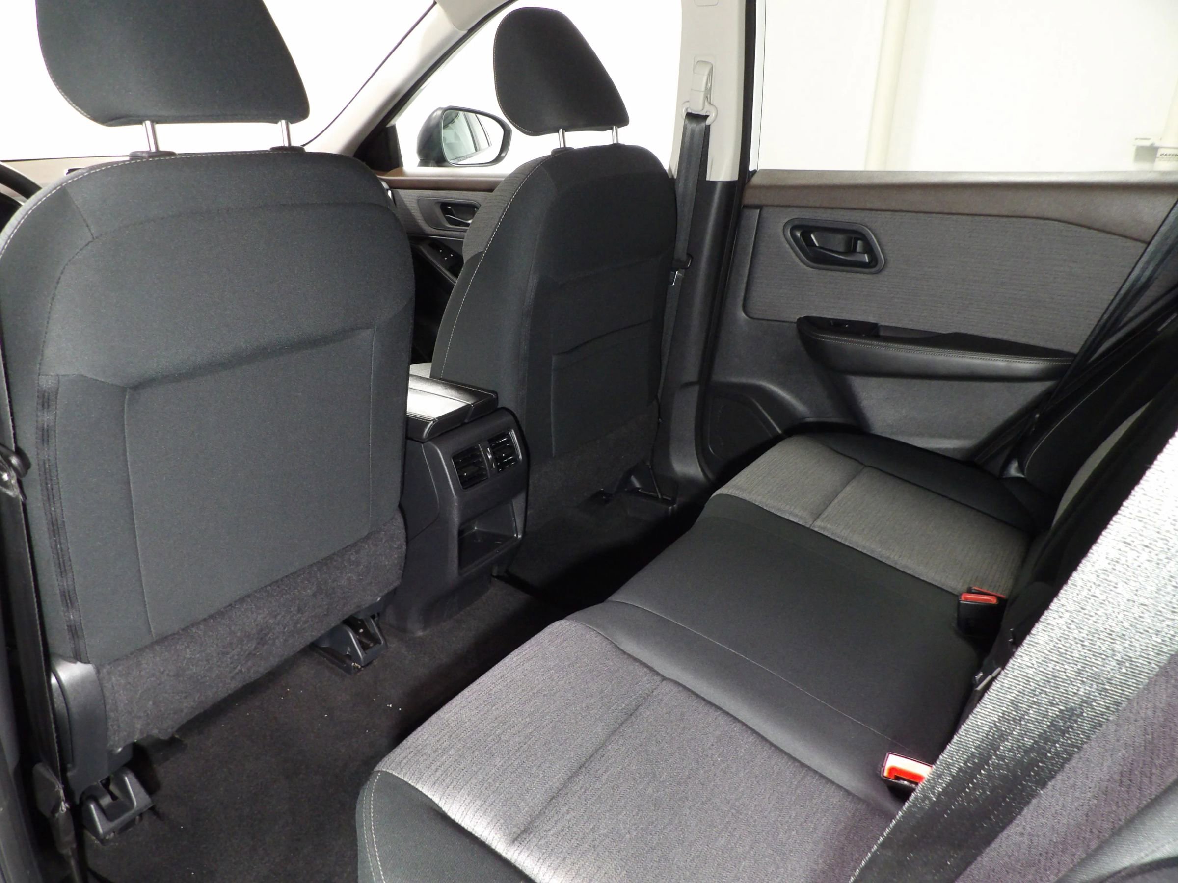 Used 2022 Nissan Rogue S AWD/4WD image 12