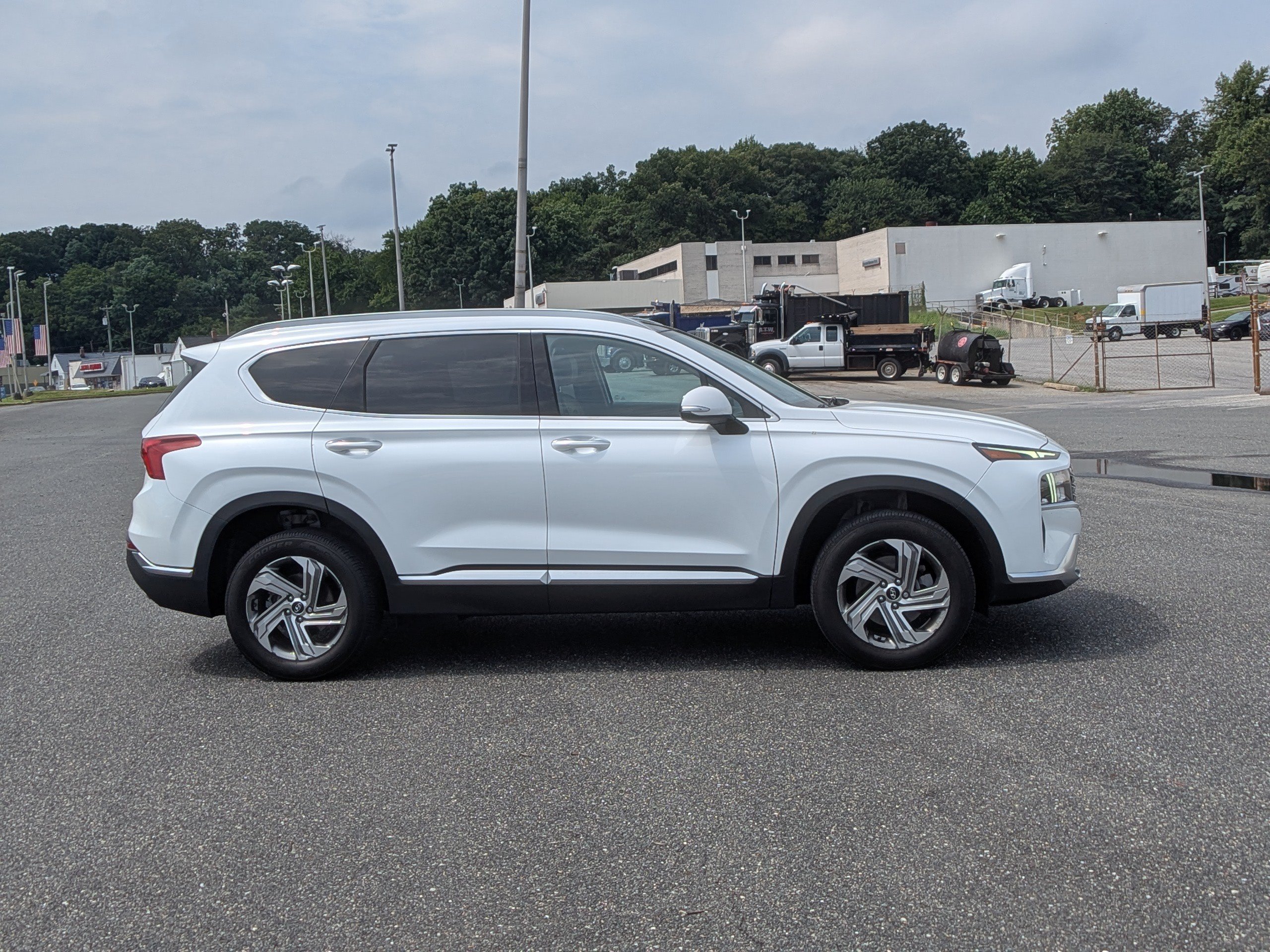 Used 2021 Hyundai Santa Fe SEL w/ Convenience + Premium Package AWD/4WD image 10