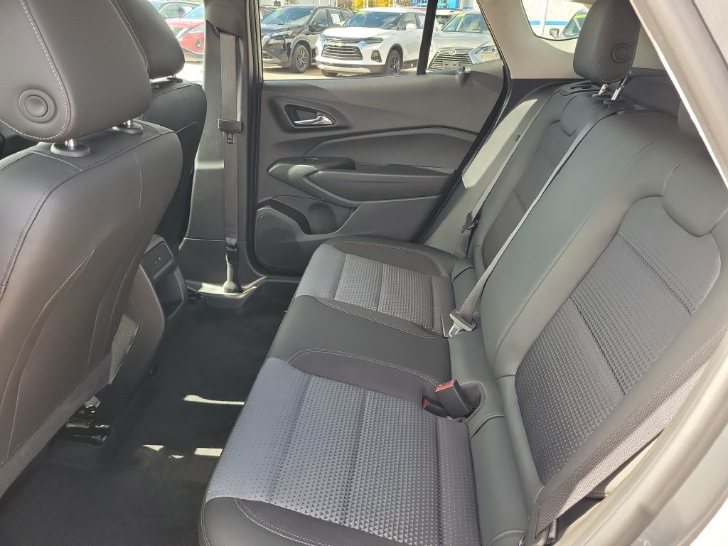 Used 2024 Chevrolet Trax LT w/ LT Convenience Package FWD image 27
