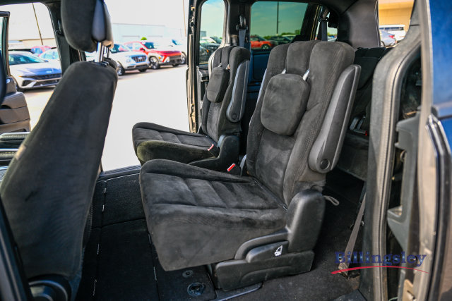 Used 2016 Dodge Grand Caravan SXT w/ UConnect Hands-Free Group FWD image 11