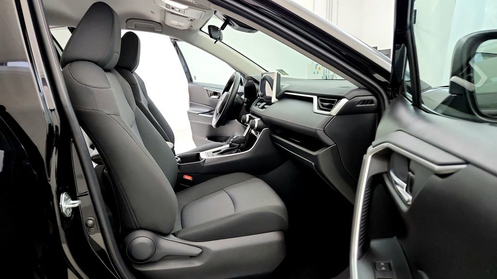 Certified 2025 Toyota RAV4 XLE AWD/4WD image 17