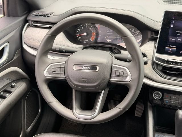 Used 2024 Jeep Compass Latitude AWD/4WD image 17