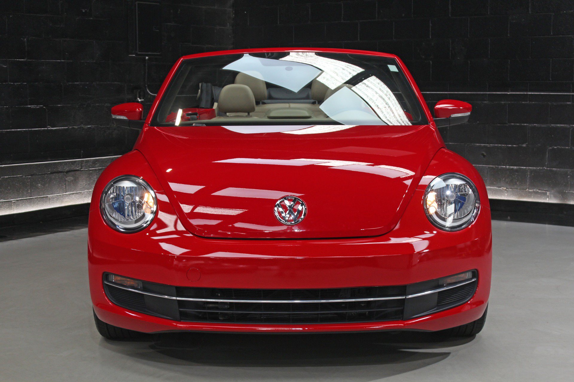 Used 2014 Volkswagen Beetle TDI FWD image 9
