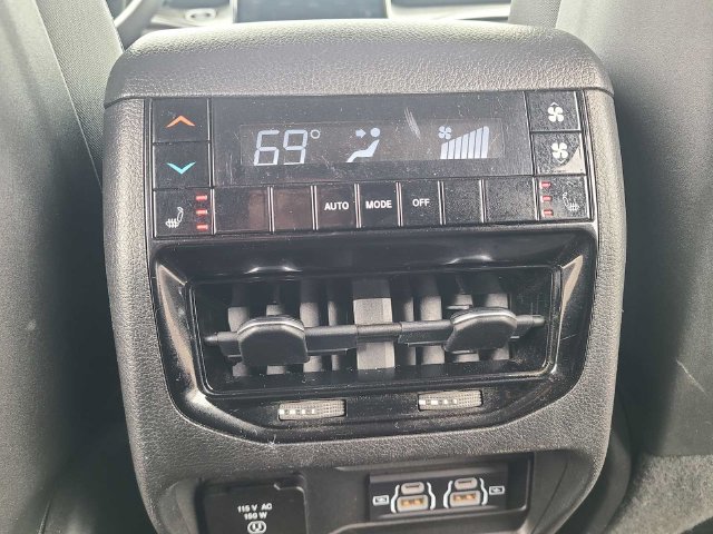 Used 2023 Jeep Grand Cherokee L Limited AWD/4WD image 21