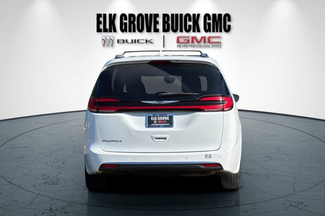Used 2021 Chrysler Pacifica Touring-L FWD image 5