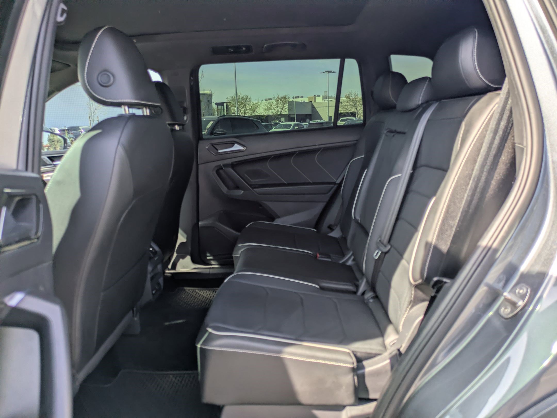 Used 2022 Volkswagen Tiguan SEL R-Line image 31