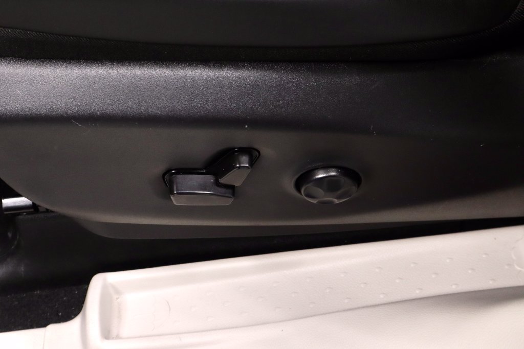 Used 2023 Chrysler Pacifica Limited FWD image 24