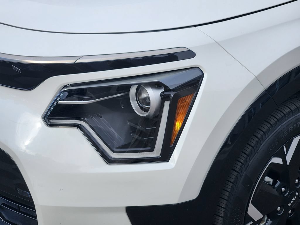 Certified 2023 Kia Niro Wind w/ Wind Preserve Package FWD image 8
