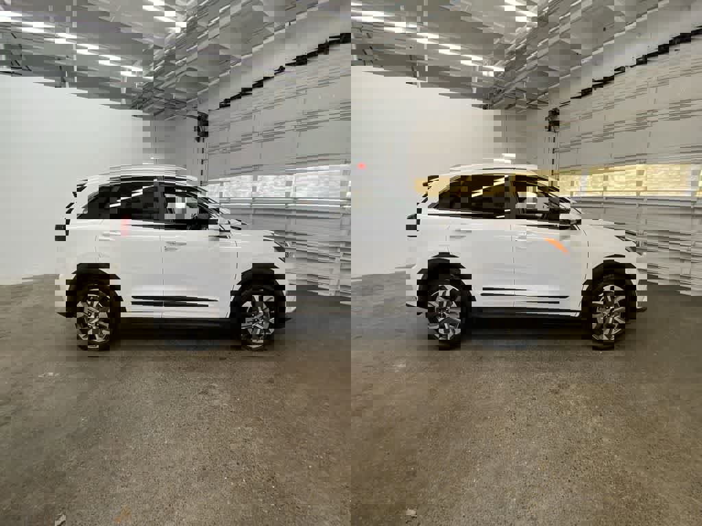 Used 2022 Kia Niro EX w/ Cold Weather Package image 7