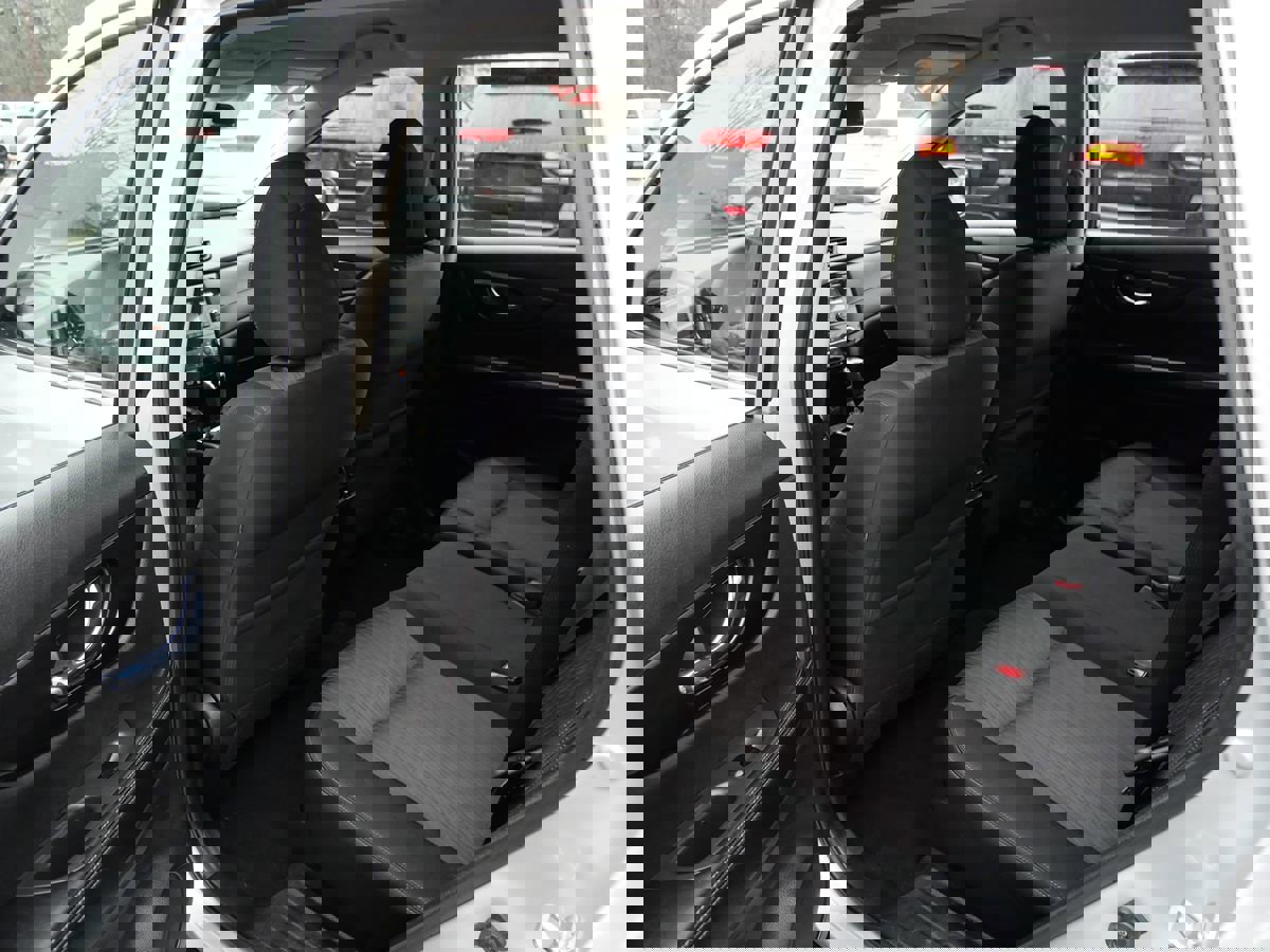 Used 2017 Nissan Rogue S image 18