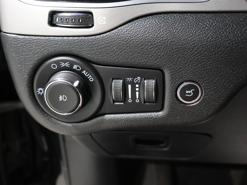 Used 2021 Jeep Cherokee Latitude Lux 80th Anniv w/ Quick Order Package 2YU 80th AWD/4WD image 35