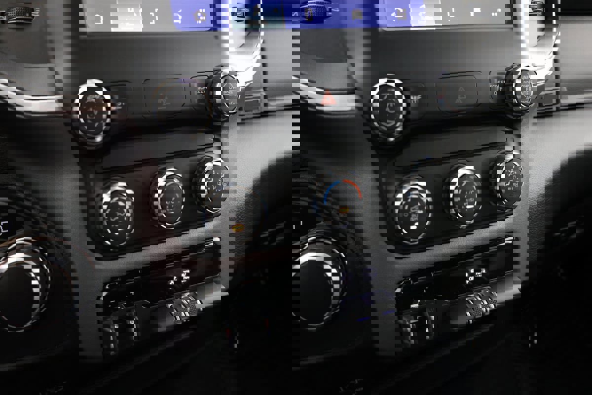 Used 2024 RAM 2500 Big Horn w/ Bed Utility Group image 27