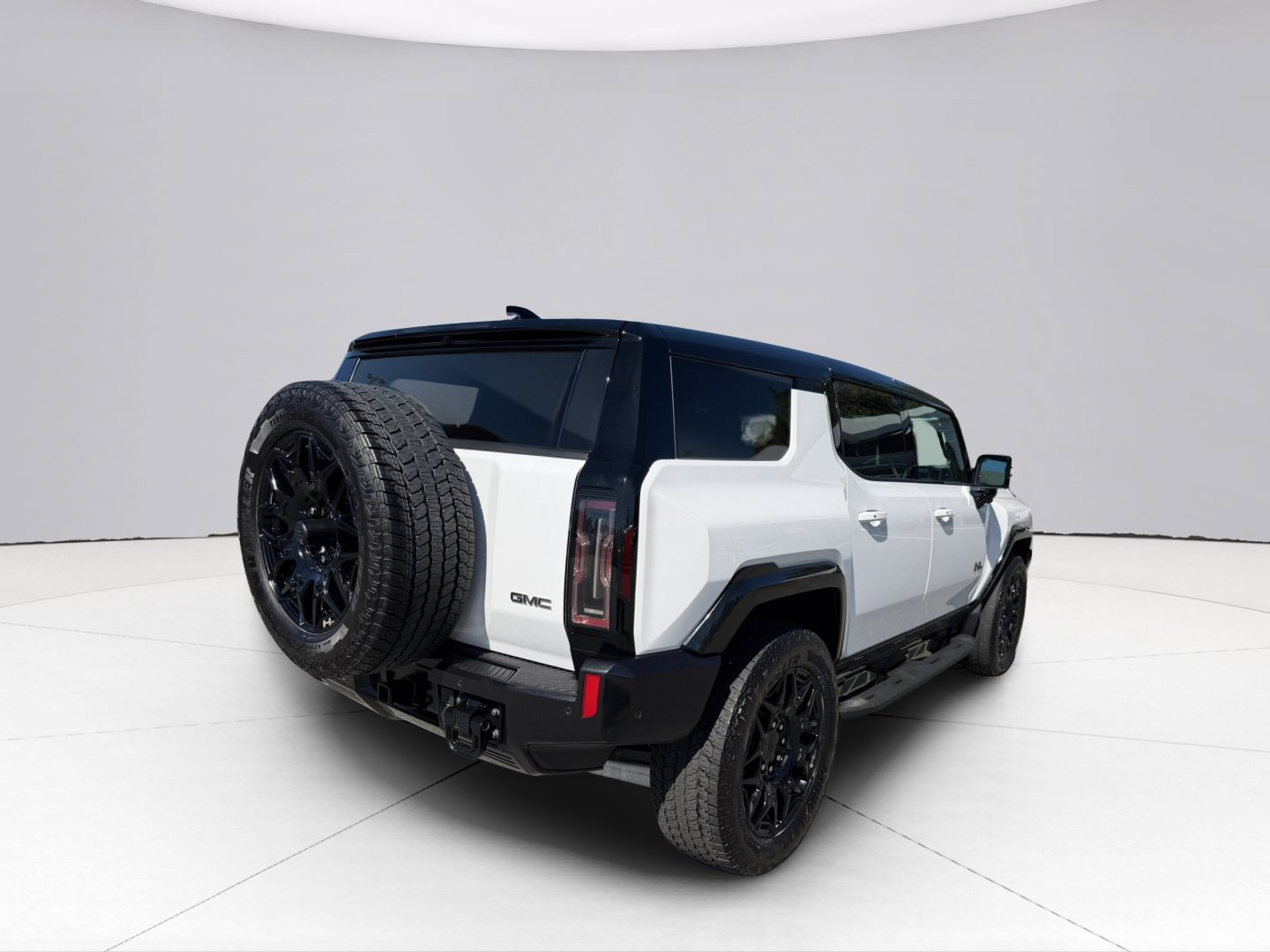 Used 2025 GMC Hummer EV 2X w/ LPO, Dark Essentials Package AWD/4WD image 5