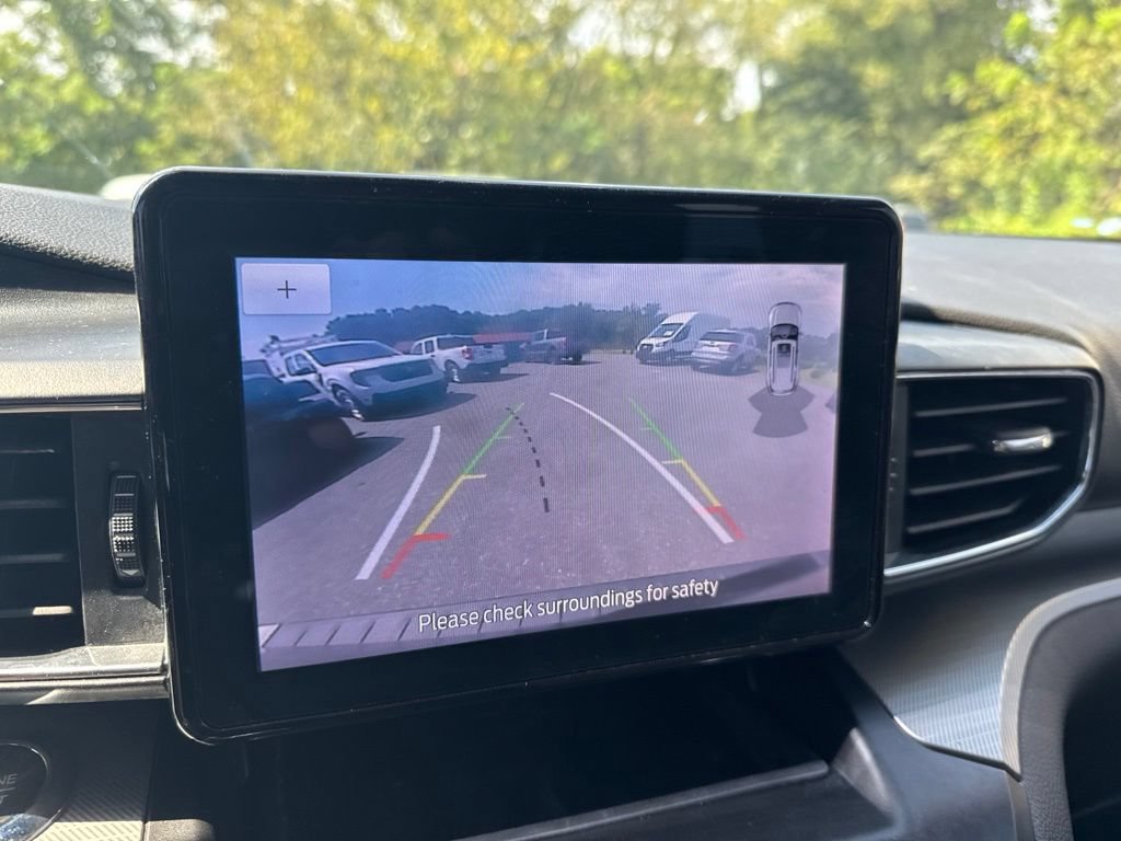 Used 2020 Ford Explorer XLT w/ Equipment Group 202A AWD/4WD image 18