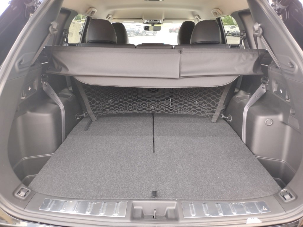 New 2025 Mitsubishi Outlander SE image 9