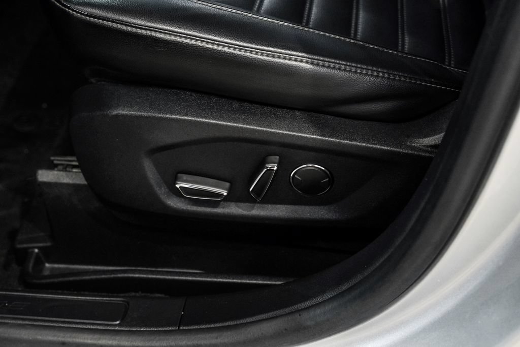 Used 2019 Ford Edge SEL w/ Equipment Group 201A FWD image 32