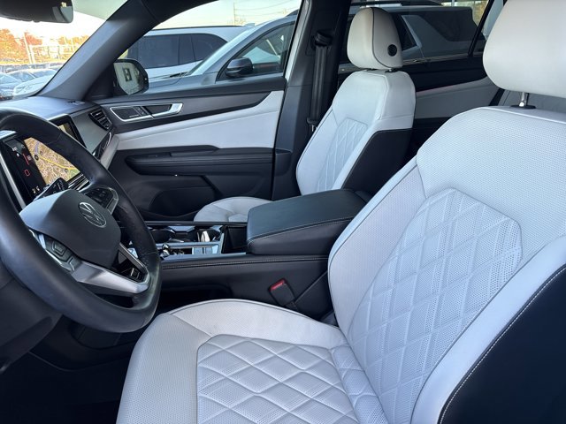 Used 2024 Volkswagen Atlas Cross Sport SEL Premium R-Line image 4