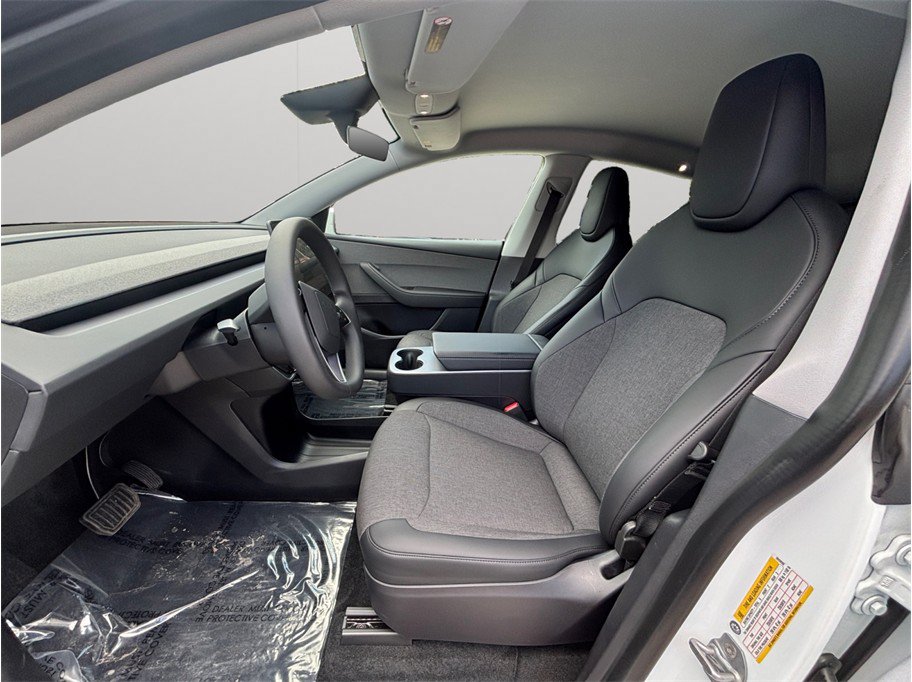 Used 2026 Tesla Model Y 2WD image 2