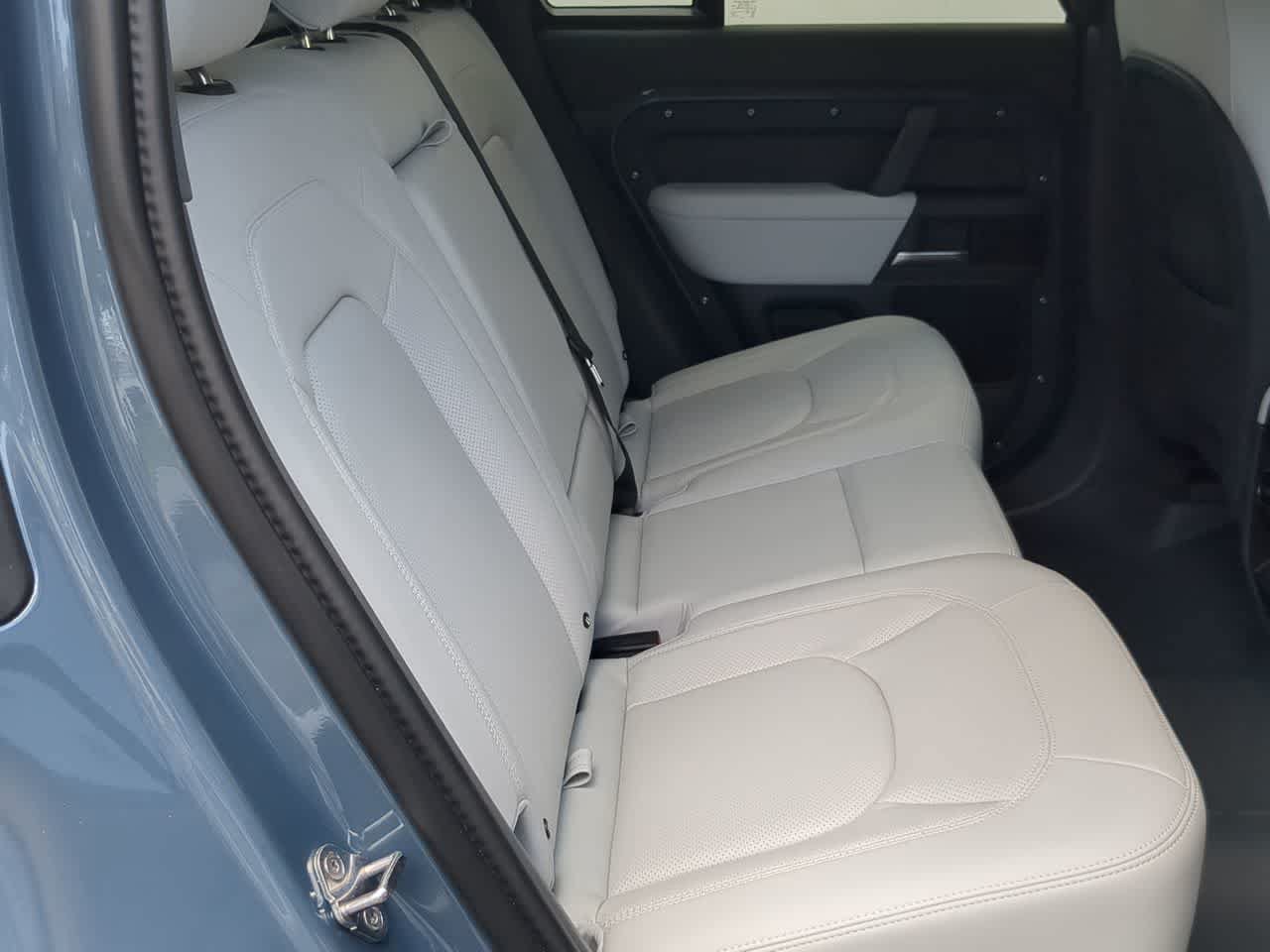 Certified 2025 Land Rover Defender 110 X-Dynamic SE AWD/4WD image 22