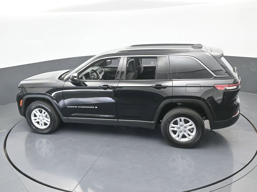 Used 2025 Jeep Grand Cherokee Laredo image 49