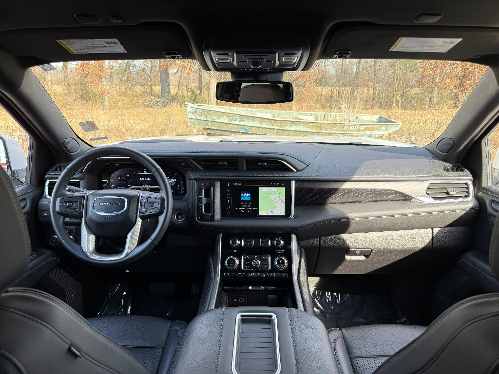Used 2024 GMC Yukon XL Denali image 32