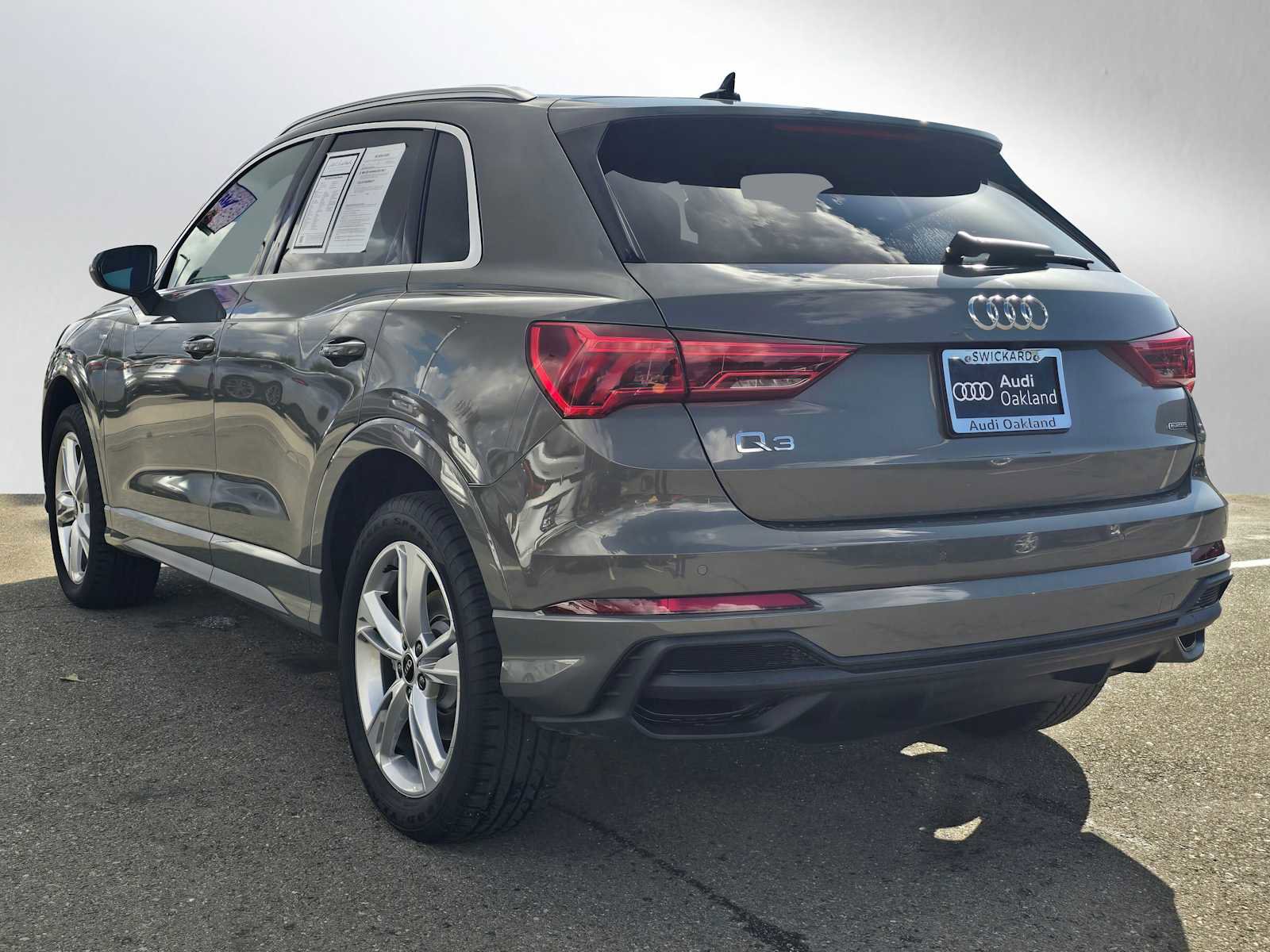 Used 2023 Audi Q3 2.0T Premium Plus w/ Premium Plus Package image 5