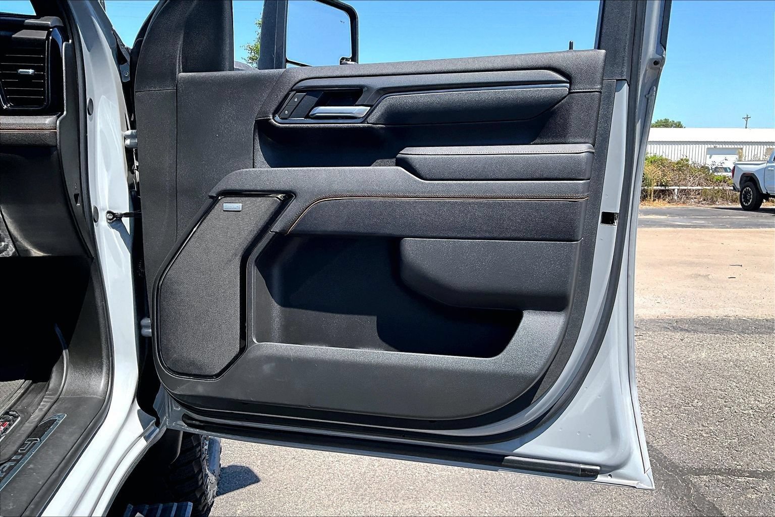 Used 2025 GMC Sierra 2500 AT4 w/ AT4 Premium Plus Package AWD/4WD image 19