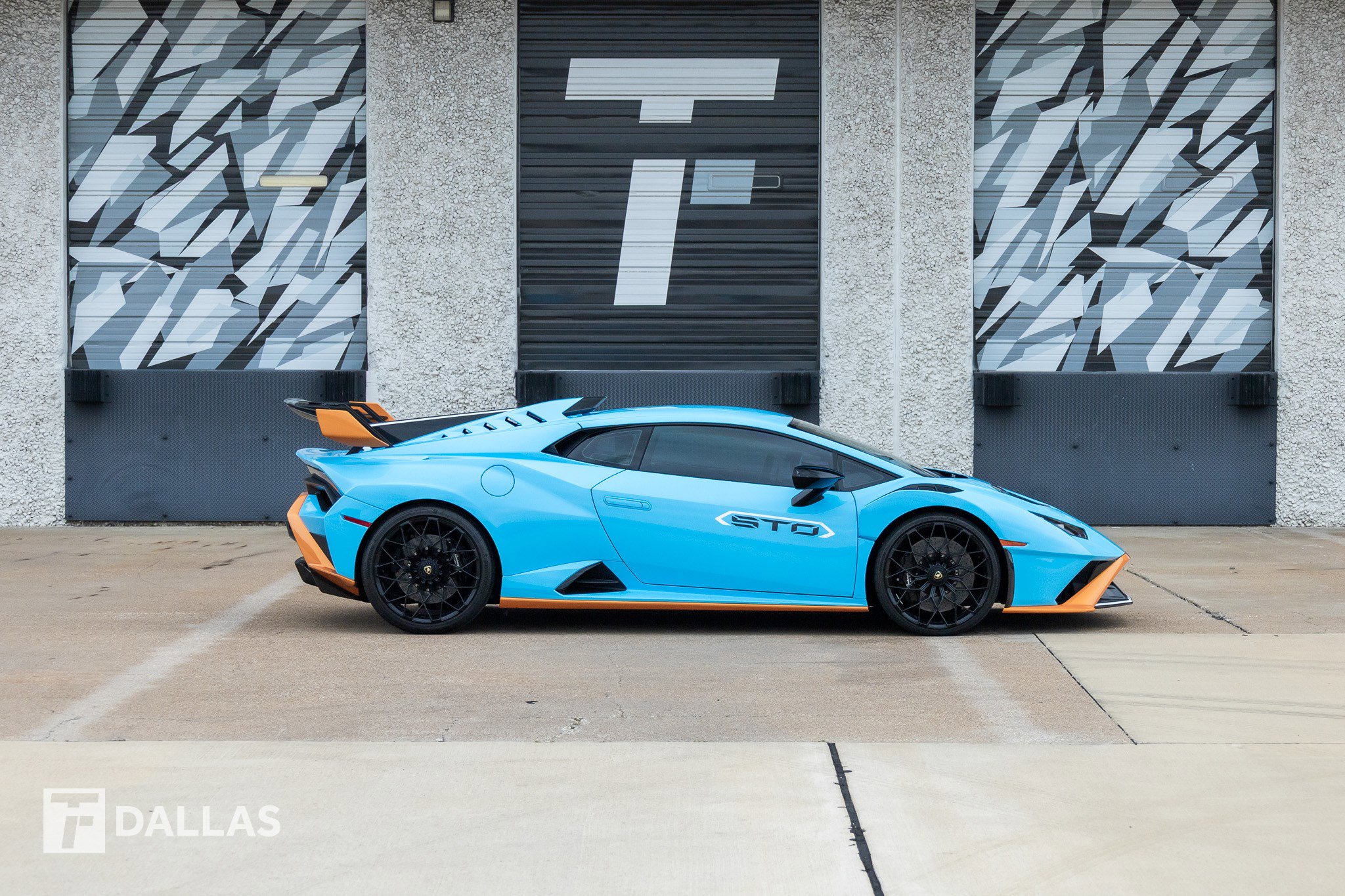 Used 2021 Lamborghini Huracan STO RWD image 2