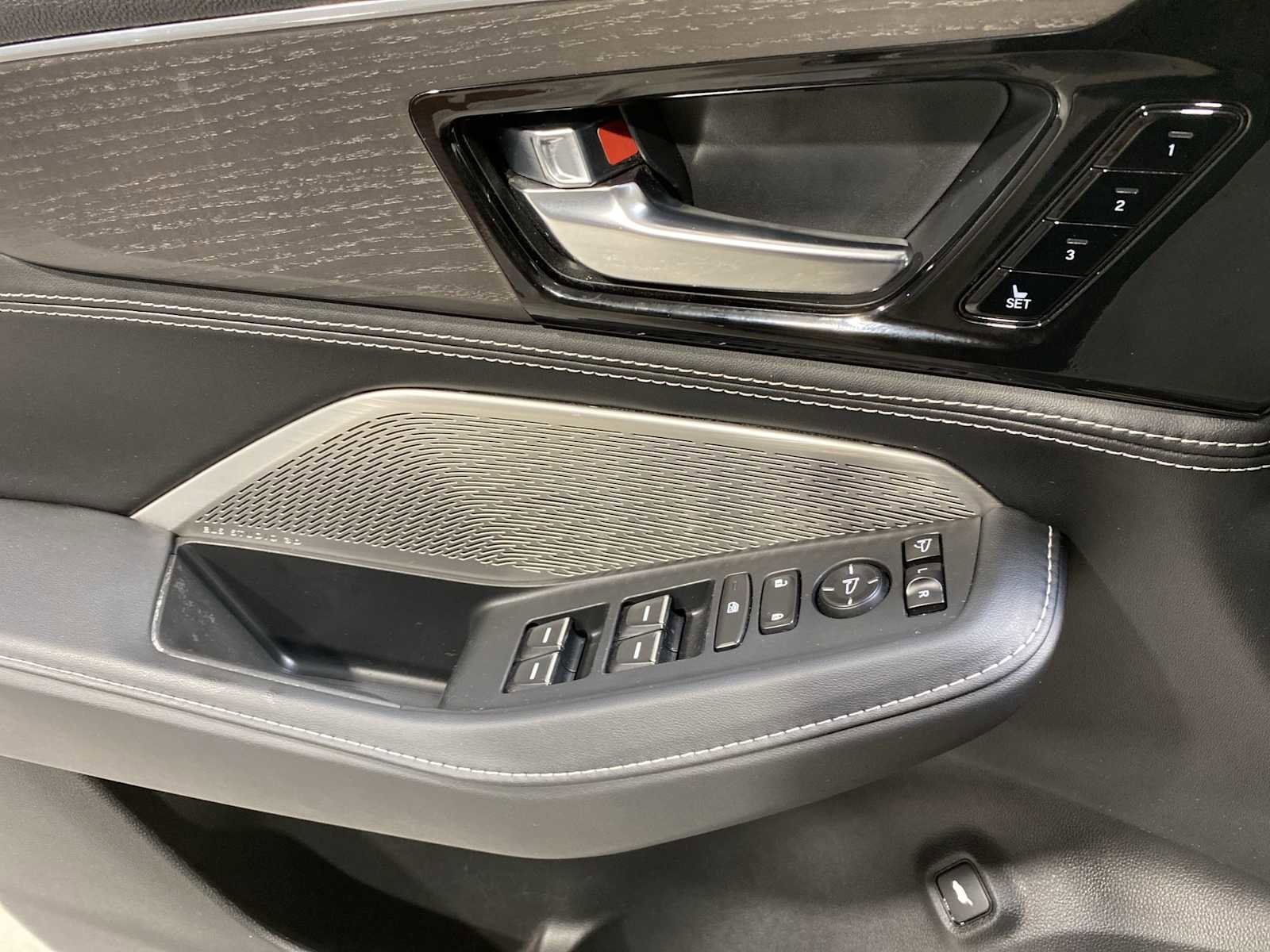 Certified 2023 Acura MDX SH-AWD w/ Advance Package image 23