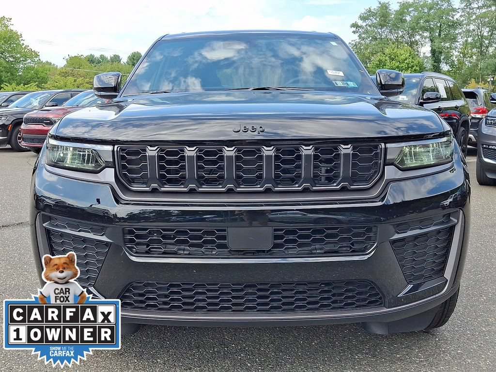 Used 2026 Jeep Grand Cherokee Altitude AWD/4WD image 2