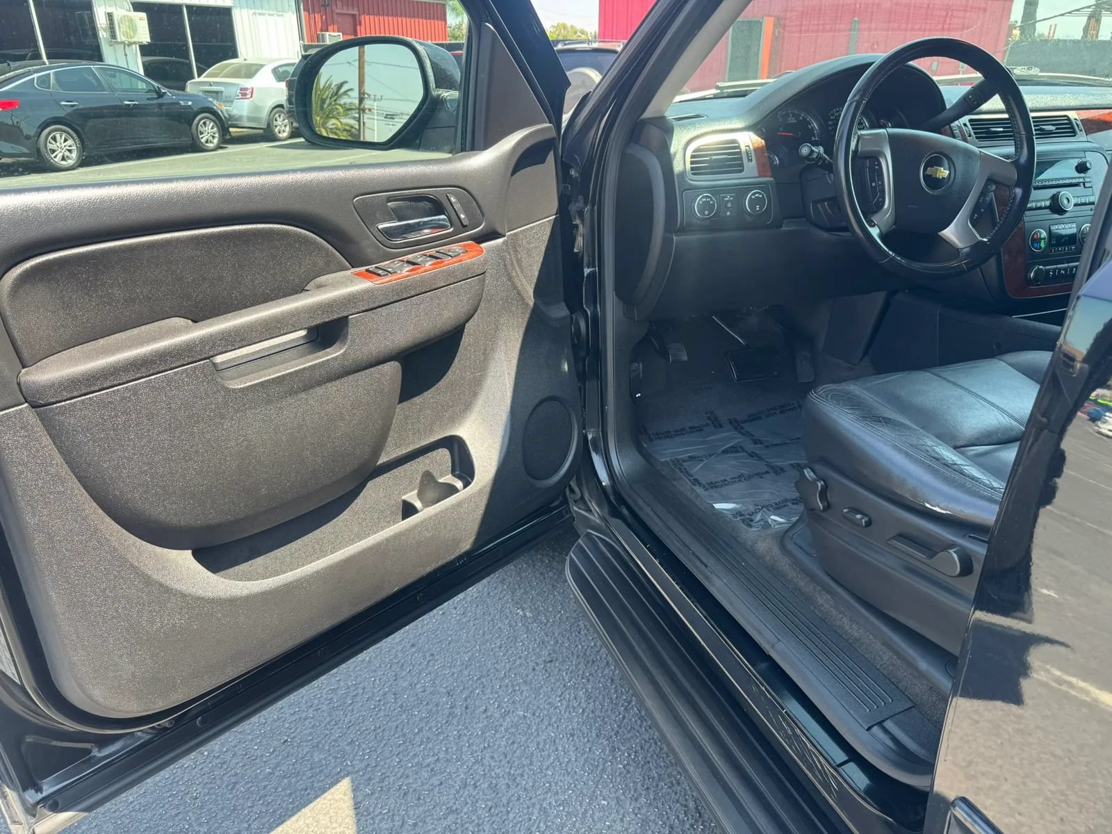 Used 2012 Chevrolet Suburban LT AWD/4WD image 19