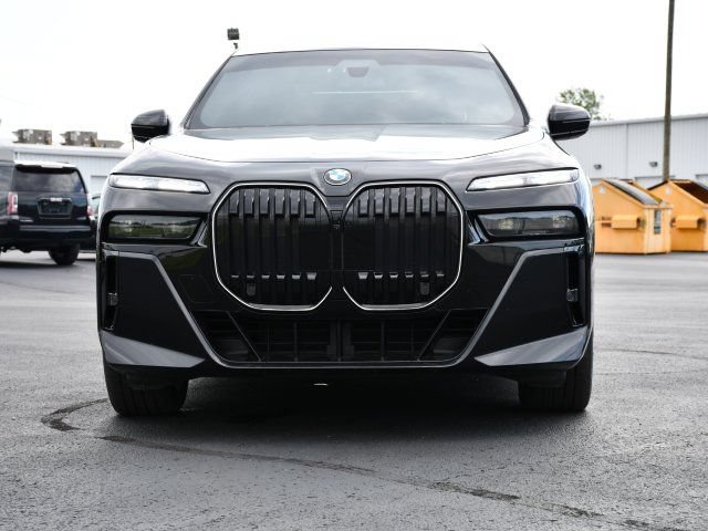 Used 2025 BMW 740i xDrive w/ Executive Package AWD/4WD image 2